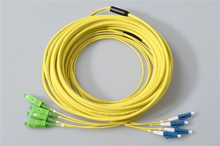 12-žilni povezovalni kabel SC APC NA LC UPC