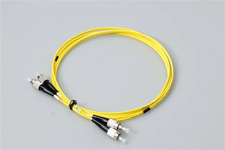 FC UPC Single Mode 9/125 Simplex patch kabel 2,0 mm rumen PVC plašč