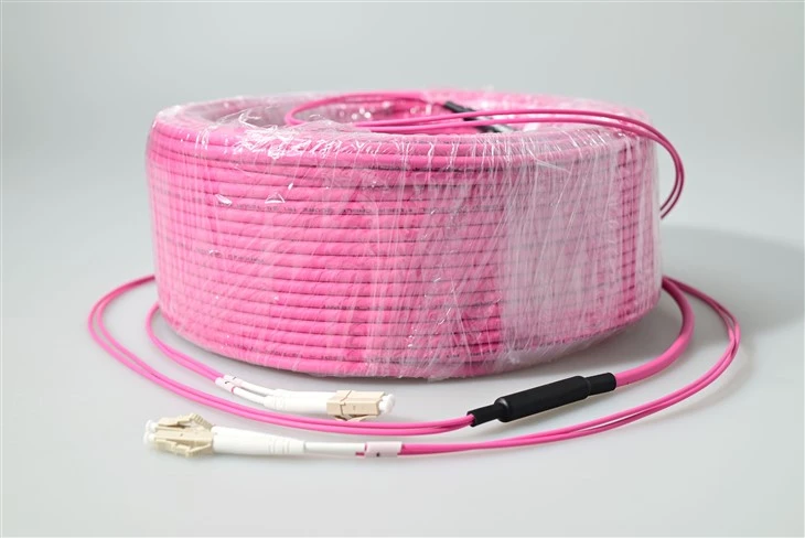 LC v LC OM4 Multimode Duplex Patch Cord – 1,25 mm SFF Ferrule, IEC 61754-20, za kable visoke gostote SFP+