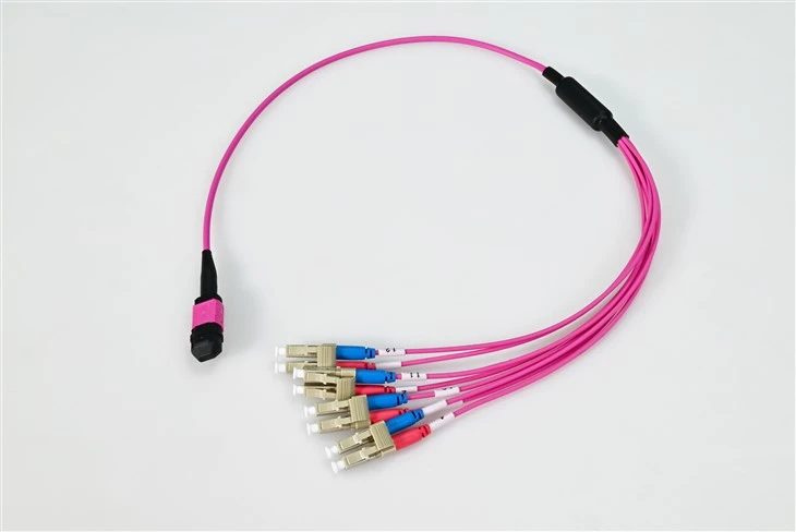 Patch kabel iz optičnih vlaken LC v MPO 8 jeder 3,0 mm OM4