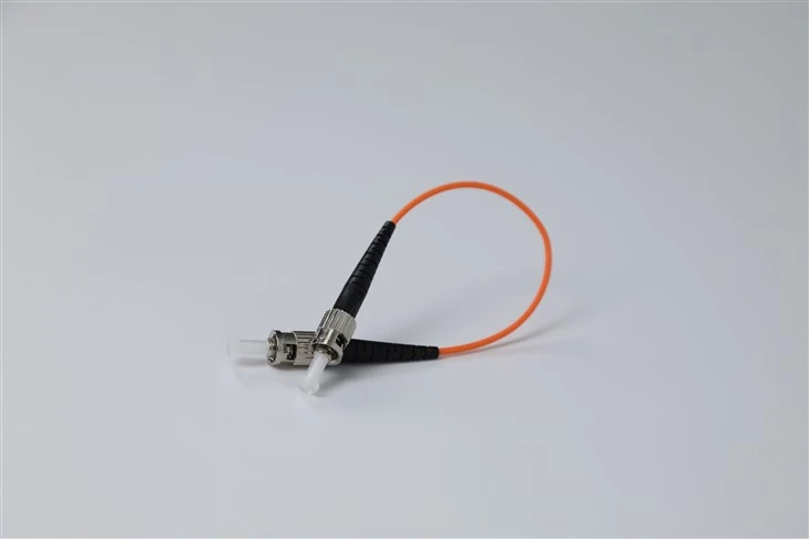 Patch kabel iz optičnih vlaken ST UPC DO ST UPC SIMPLEX ORANŽEN